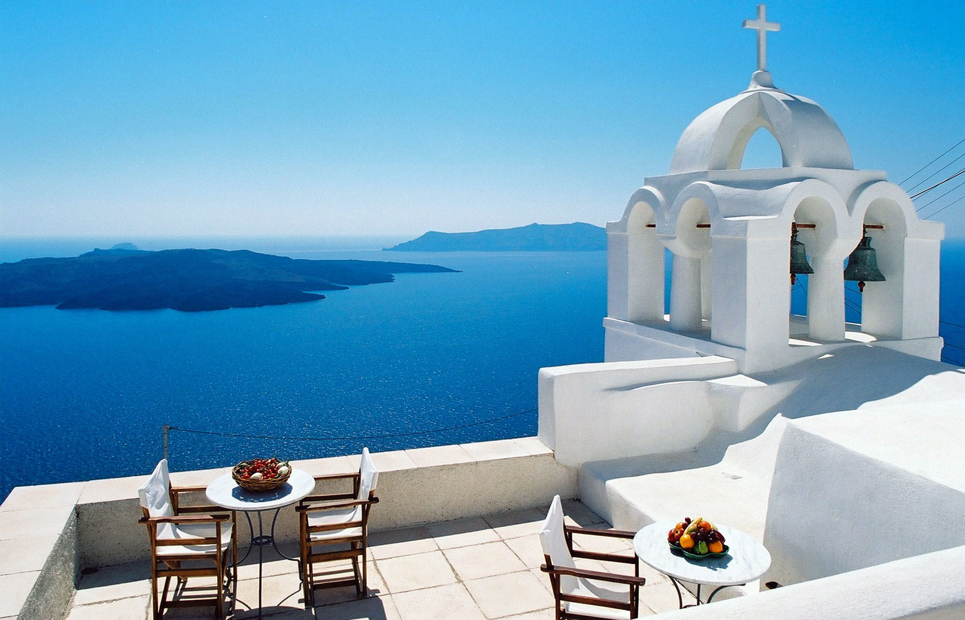 CRUISE: THE MINOTAUR OF HERAKLION AND SANTORINI