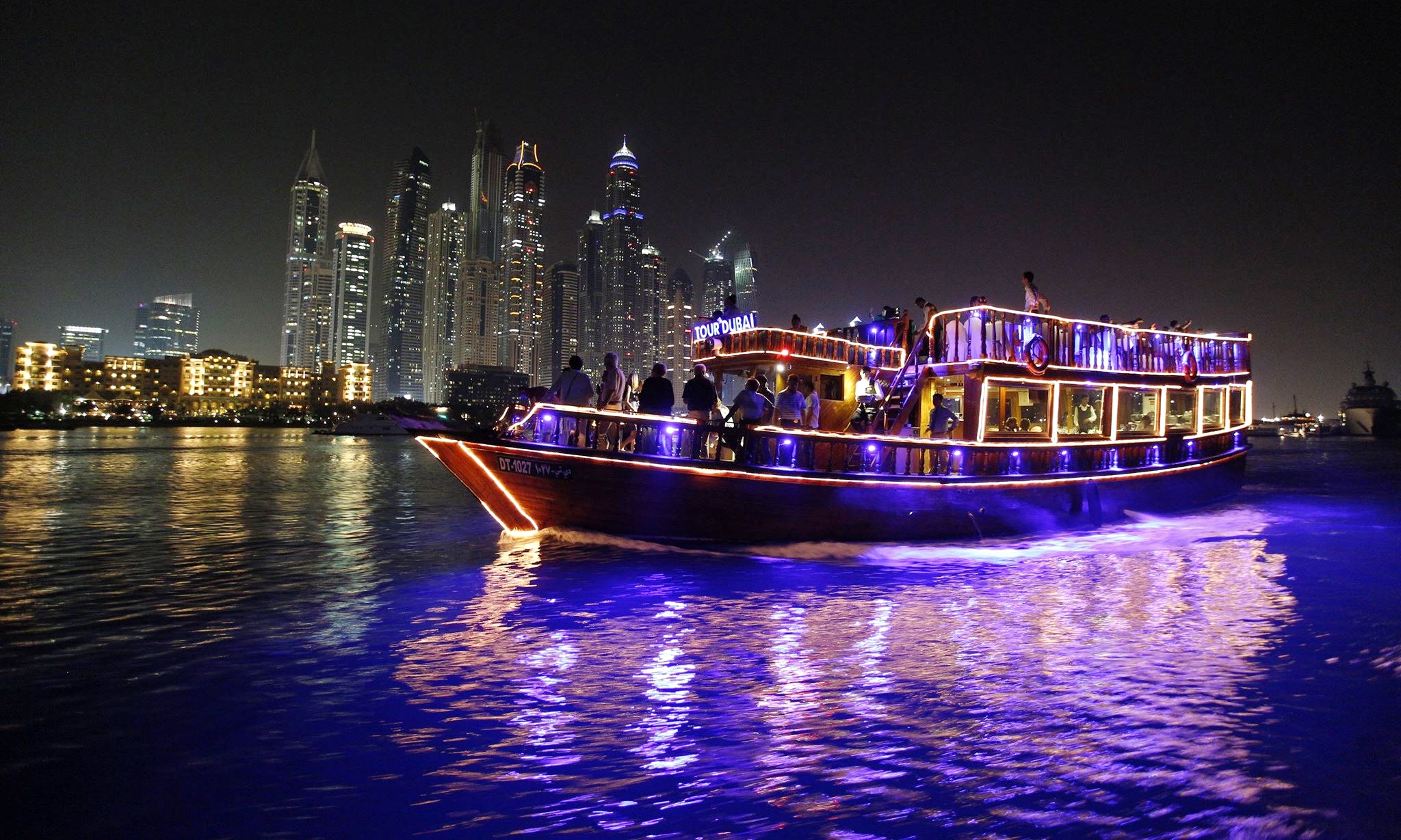 CENA A BORDO DE CRUCERO DHOW EN DUBAI