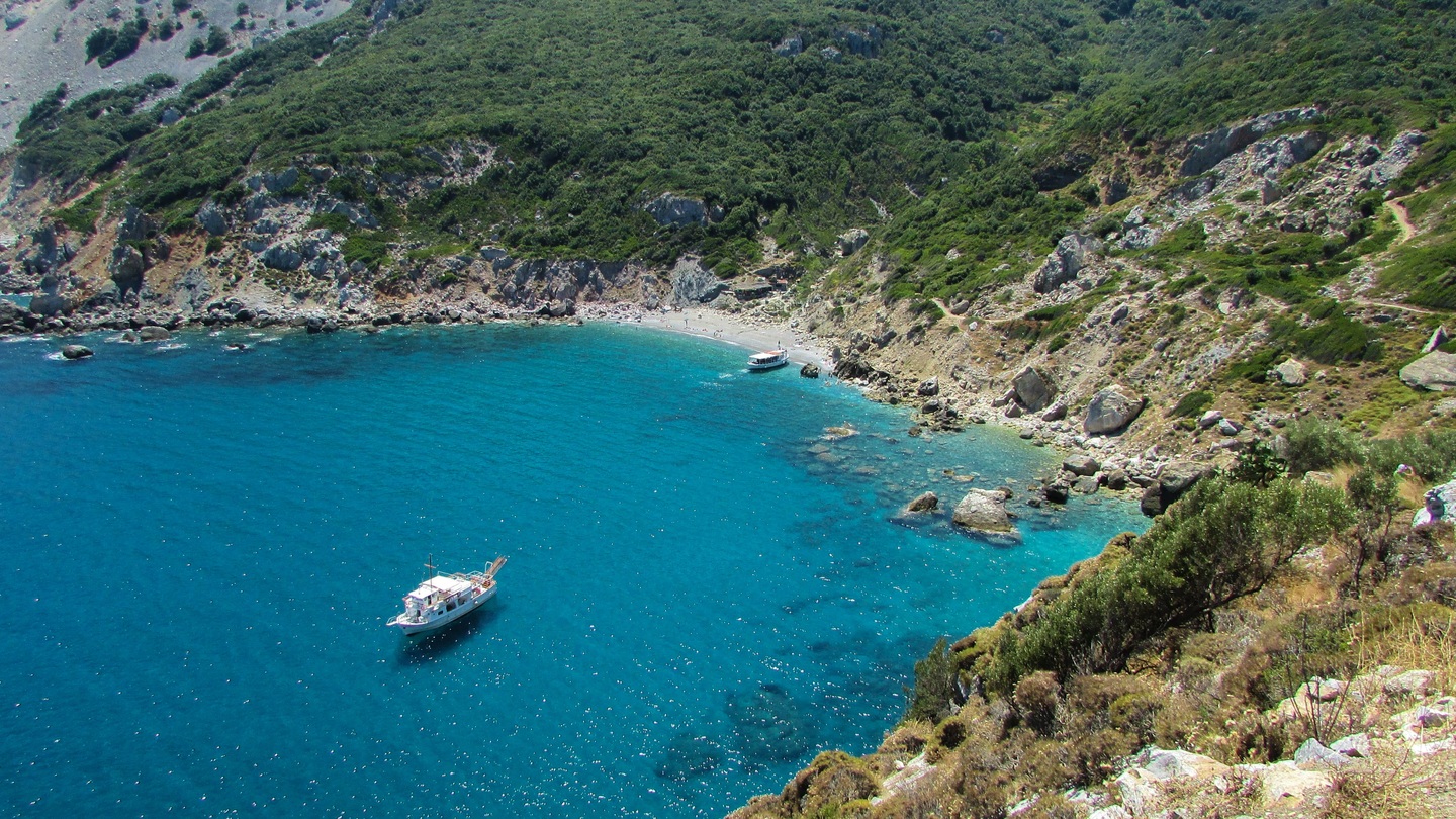 FROM SKOPELOS TO THE ISLAND OF SKIATHOS