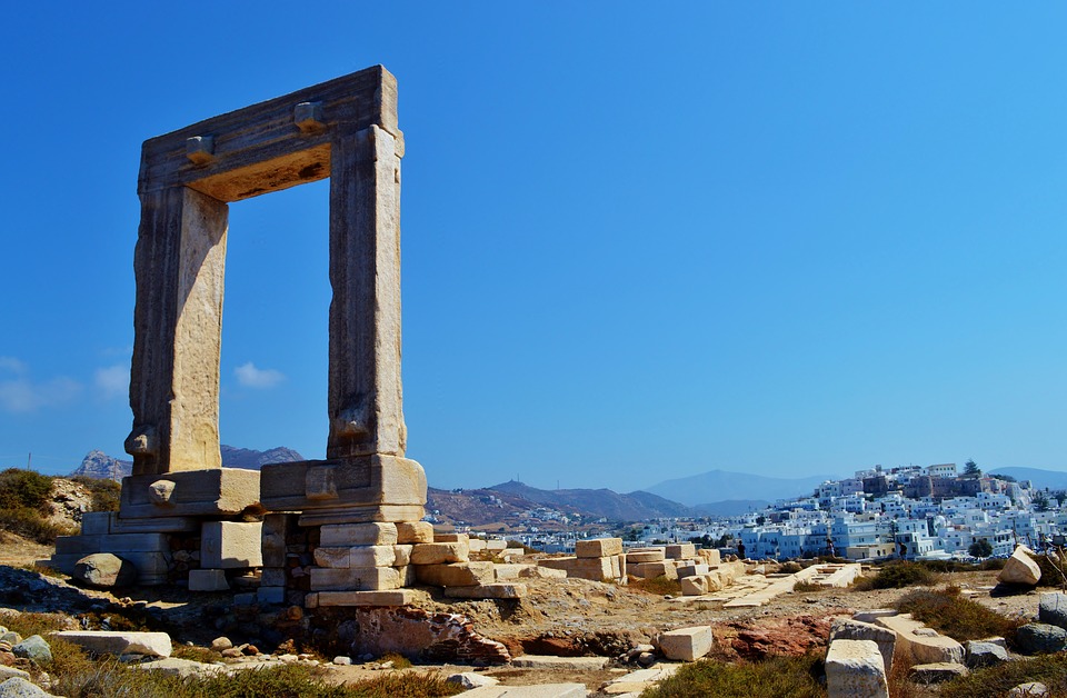 D'ATHÈNES À NAXOS, NAVIGUER DANS LA MER ÉGÉE COMME ULYSSE