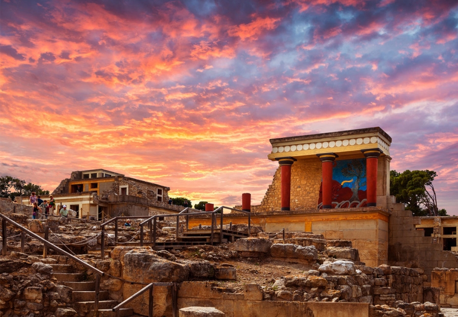 FROM SANTORINI TO CRETE - HOME OF MINOTAUR