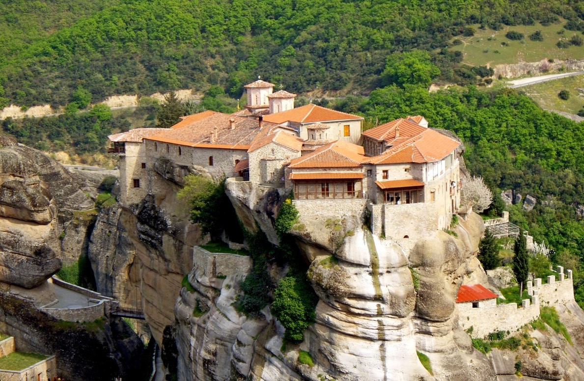 KALAMBAKA - MORNING TOUR AND RETURN TO ATHENS