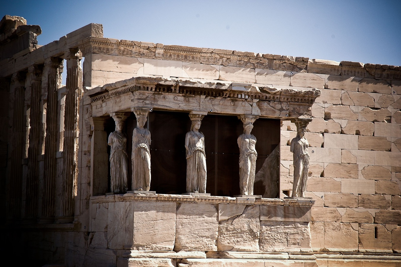 EXPLORING ATHENS BY DAY AND NIGHT