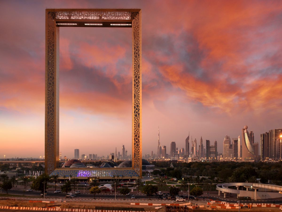 DUBAI ESENCIAL Y EL "FRAME"
