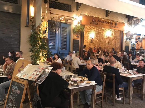 DINER TRADITIONNEL DE MEZZES À ATHÈNES