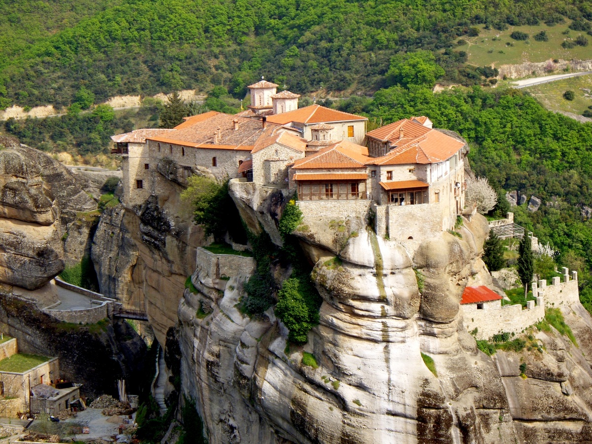FULL DAY TO METEORA FROM THESSALONIKI BY BUS