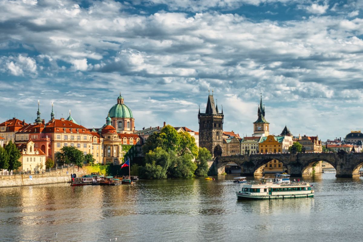 ADEUS, PRAGA!