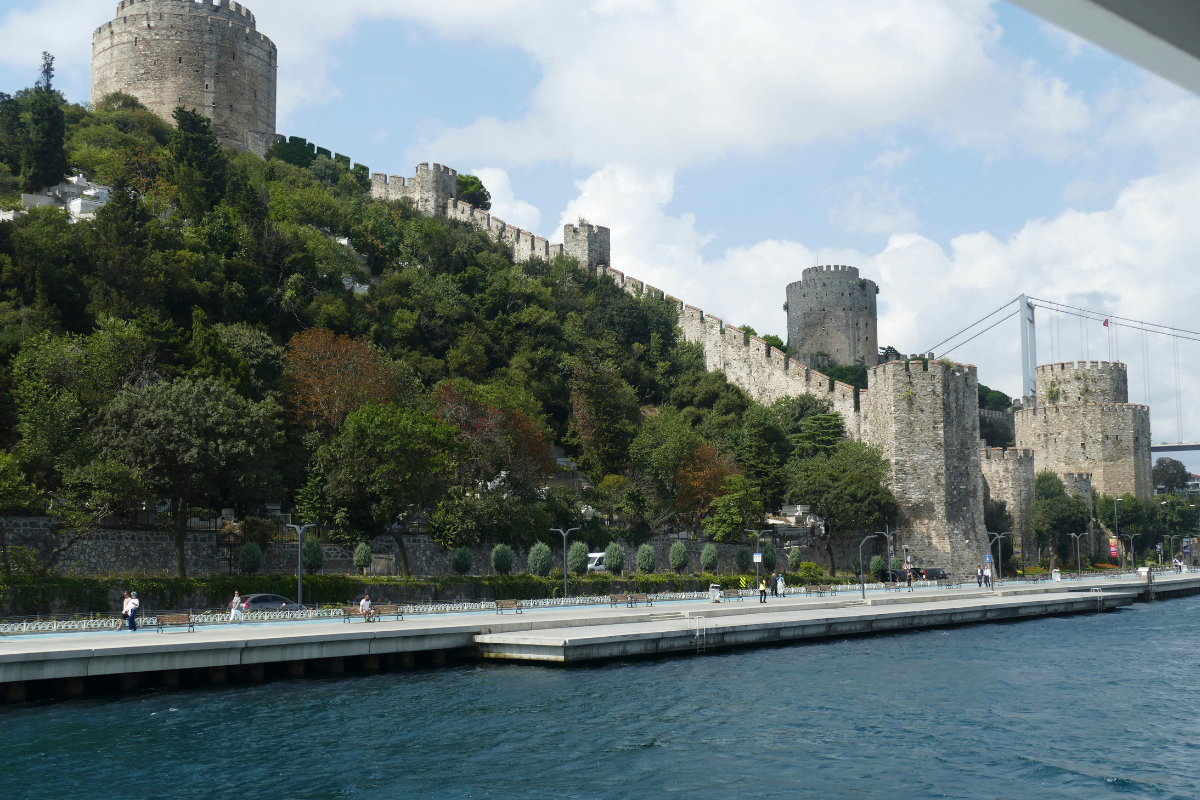 ESTAMBUL ENTRE MURALLAS, CAFÉS Y DOS CONTINENTES