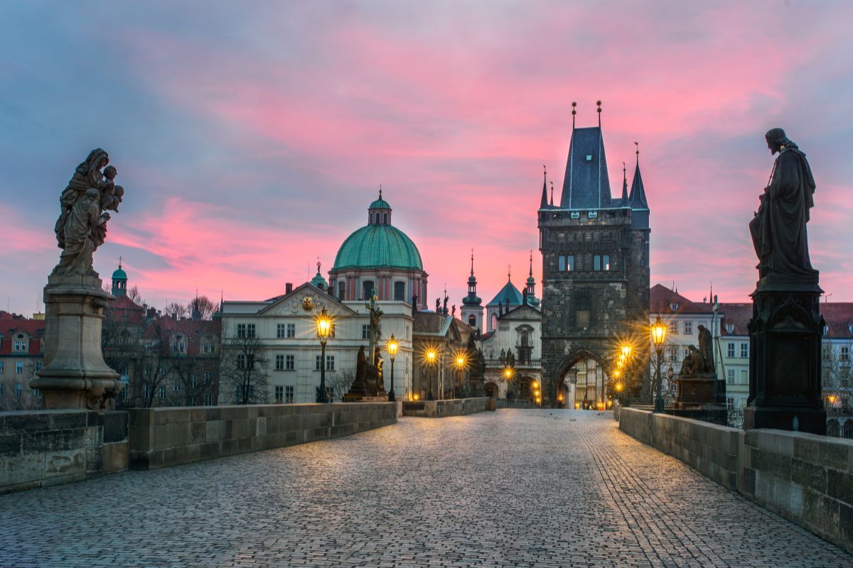 VÍTEJTE PRAGUE!