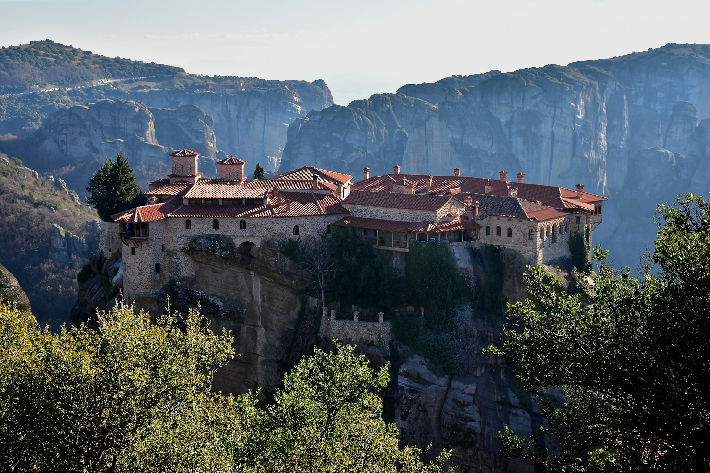 DE ATENAS HACIA LOS MONASTERIOS DE METEORA