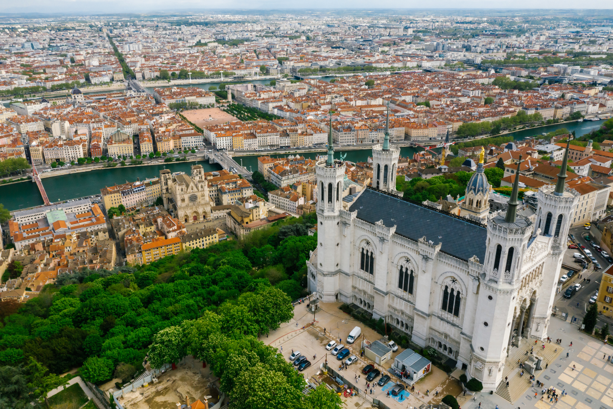VIAGEM AO CENTRO DA FRANÇA: RUMO A LYON