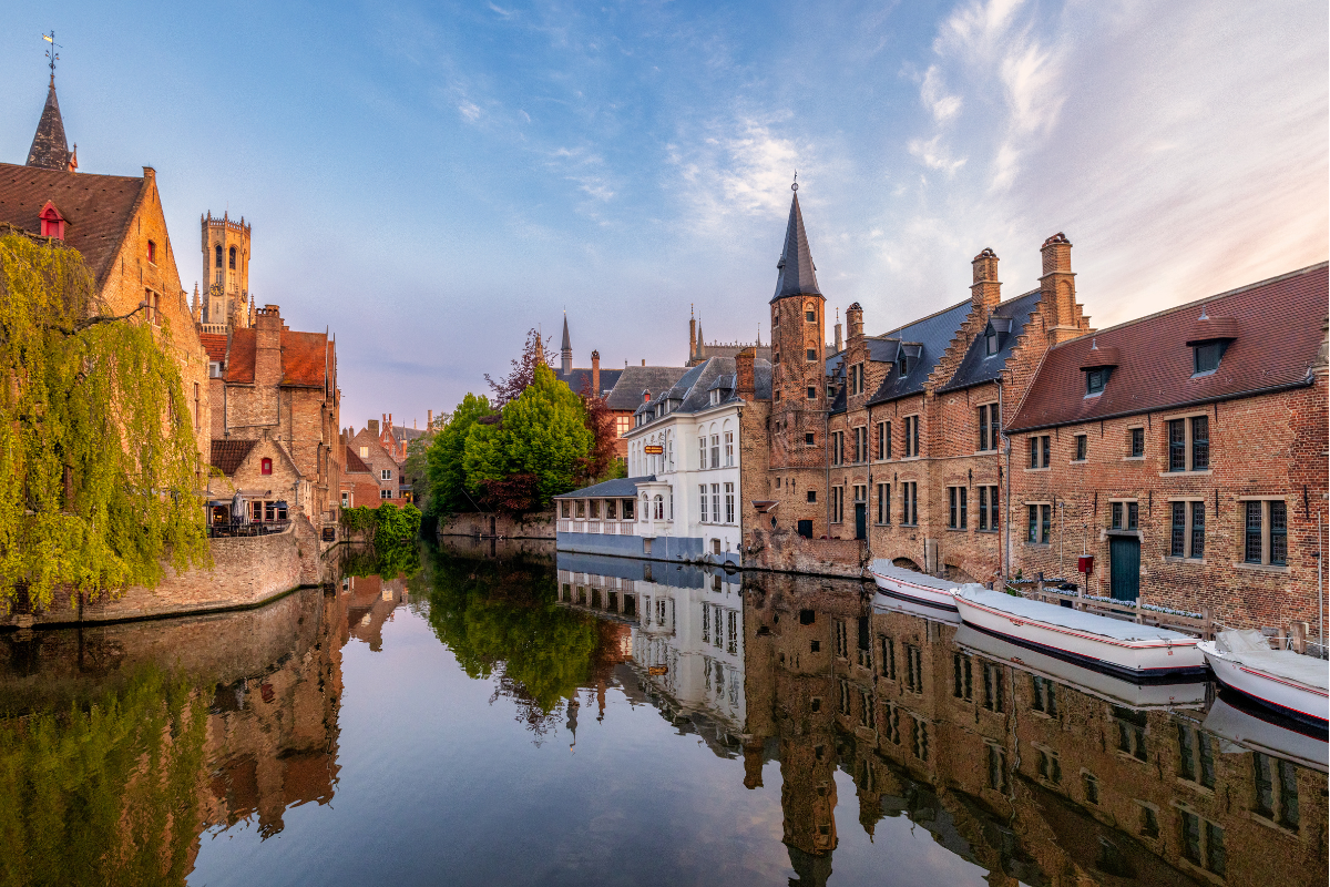 DE PARIS A AMSTERDAM, PASANDO POR BRUJAS