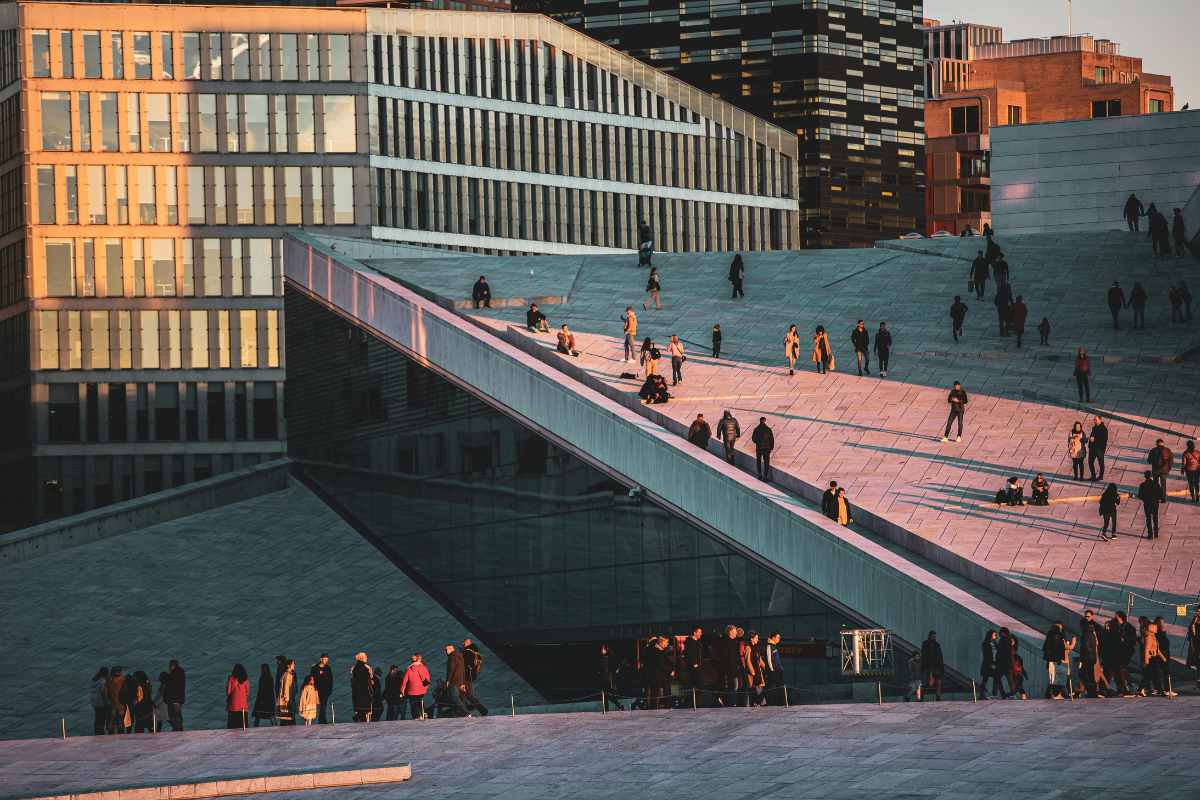 VISITA PANORÁMICA DE OSLO Y LLEGADA A SUECIA