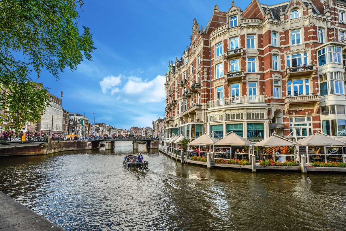 VISITA PANORÁMICA DE AMSTERDAM Y LLEGADA A ALEMANIA