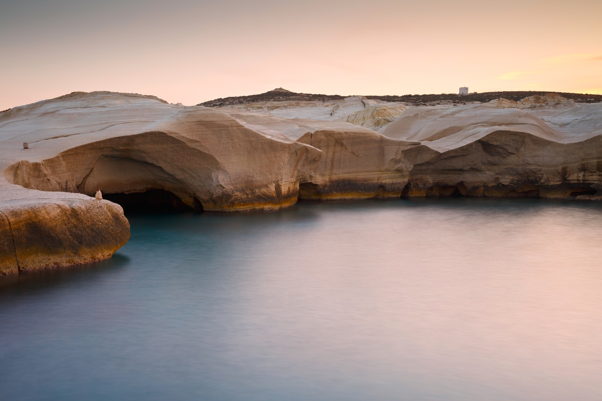 MILOS – ISLAND OF LOVERS