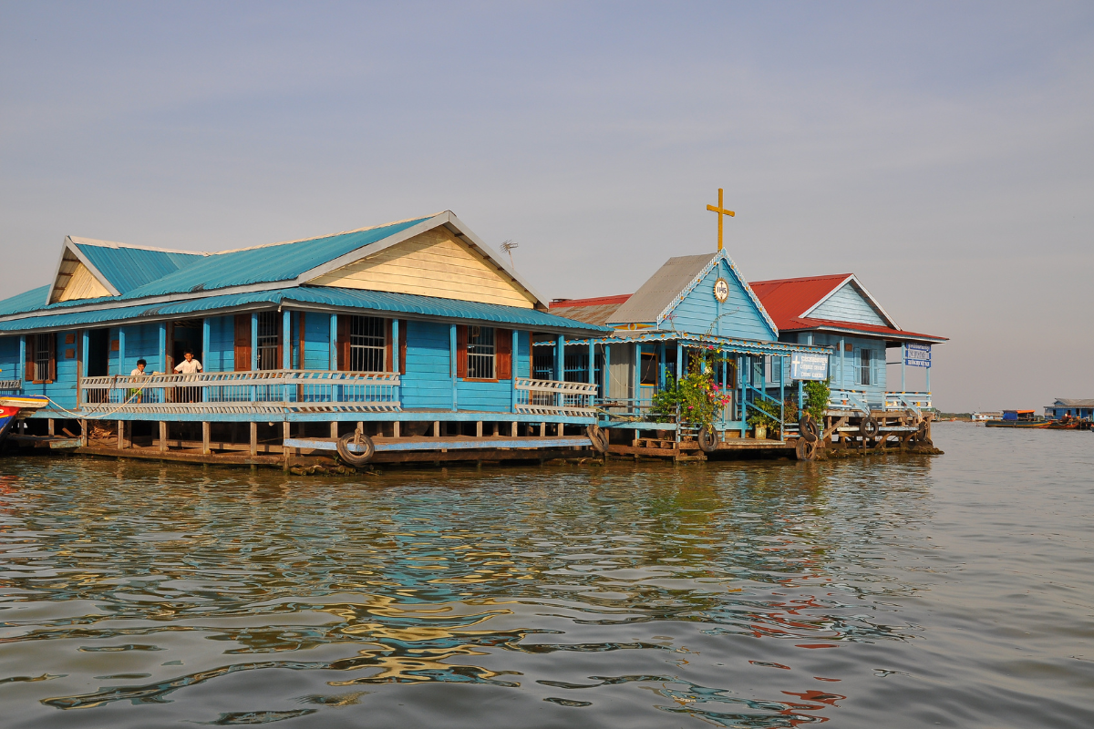 SIEM REAP: FLOATING VILLAGE AND SILK ARTISANS