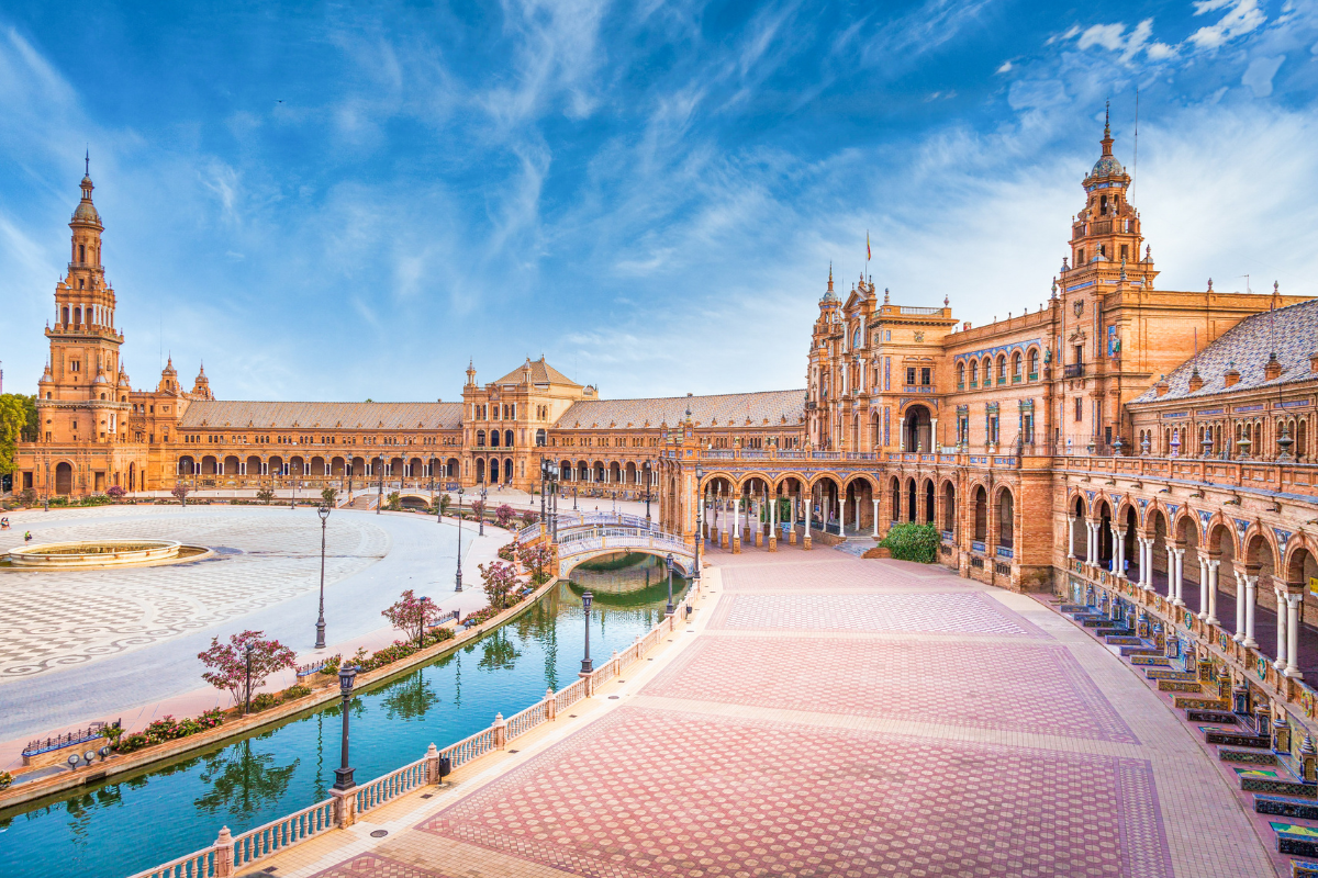DISCOVERING SEVILLE AND TRAIN TO ZARAGOZA