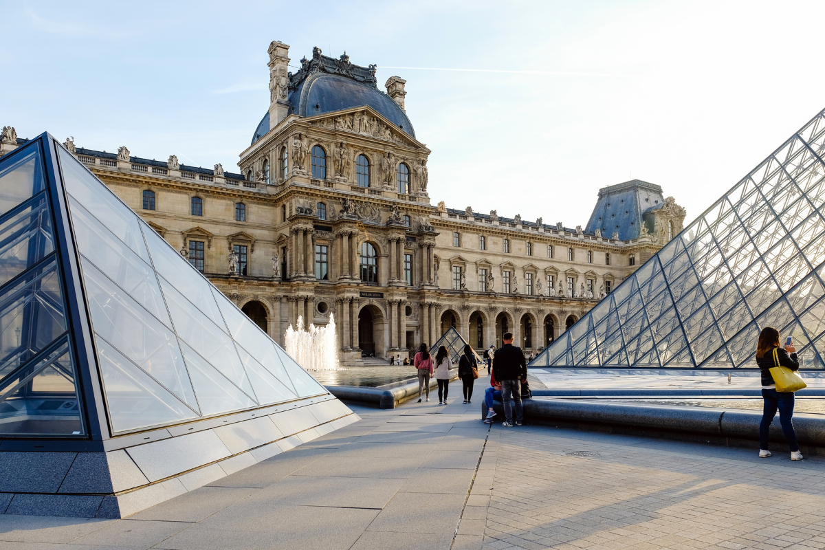 PAIRS SIGHTSEEING AND SEINE RIVER CRUISE