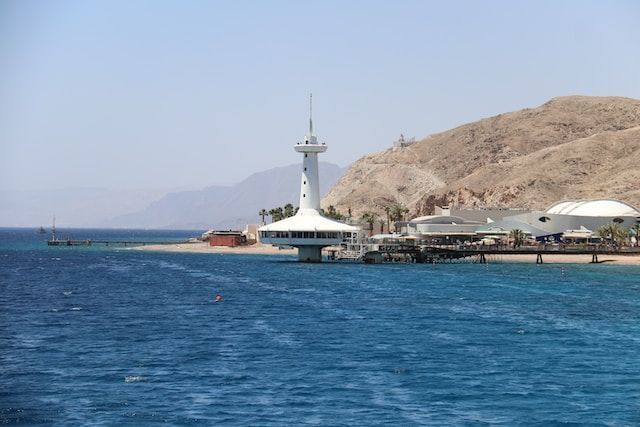 Mar, playa y montañas