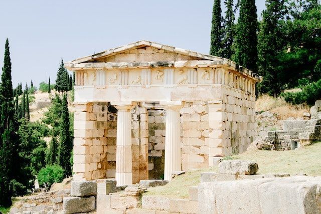 Photo of a Greek building in Delphi